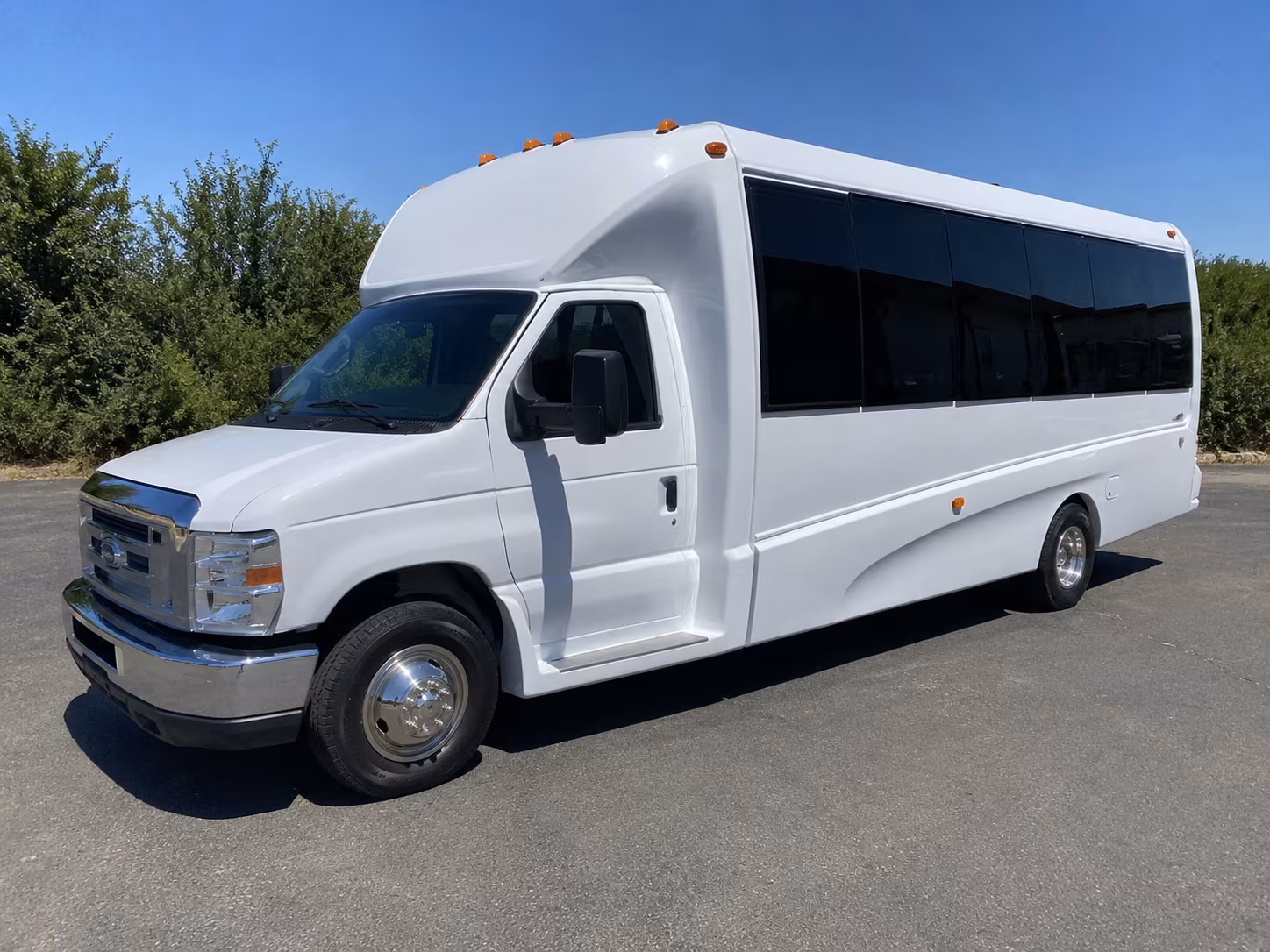 Kansas City Birthday, Sweet 16, & Quinceañera Transportation party bus exterior