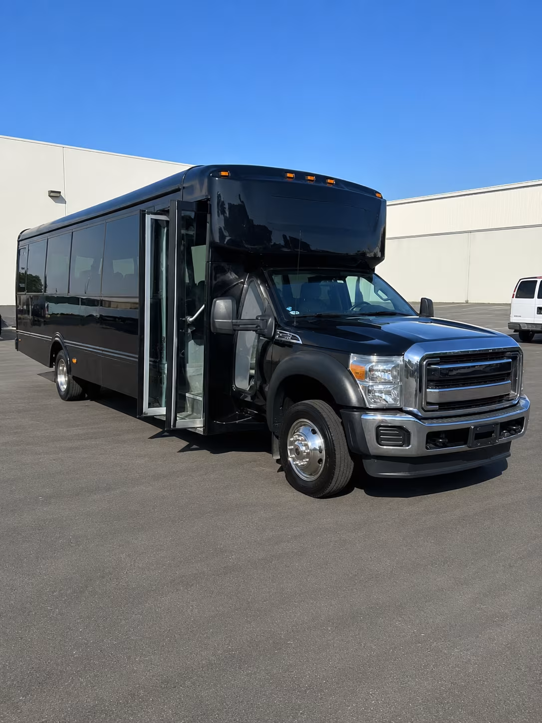 Kansas City Birthday, Sweet 16, & Quinceañera Transportation party bus exterior