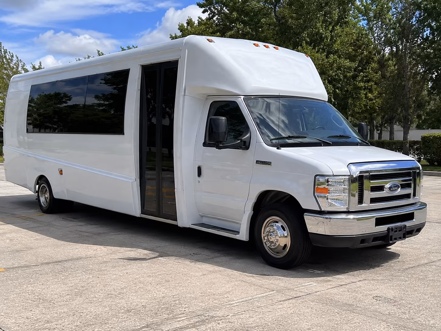 Kansas City Winery Tour & Pub Crawl Transportation party bus exterior