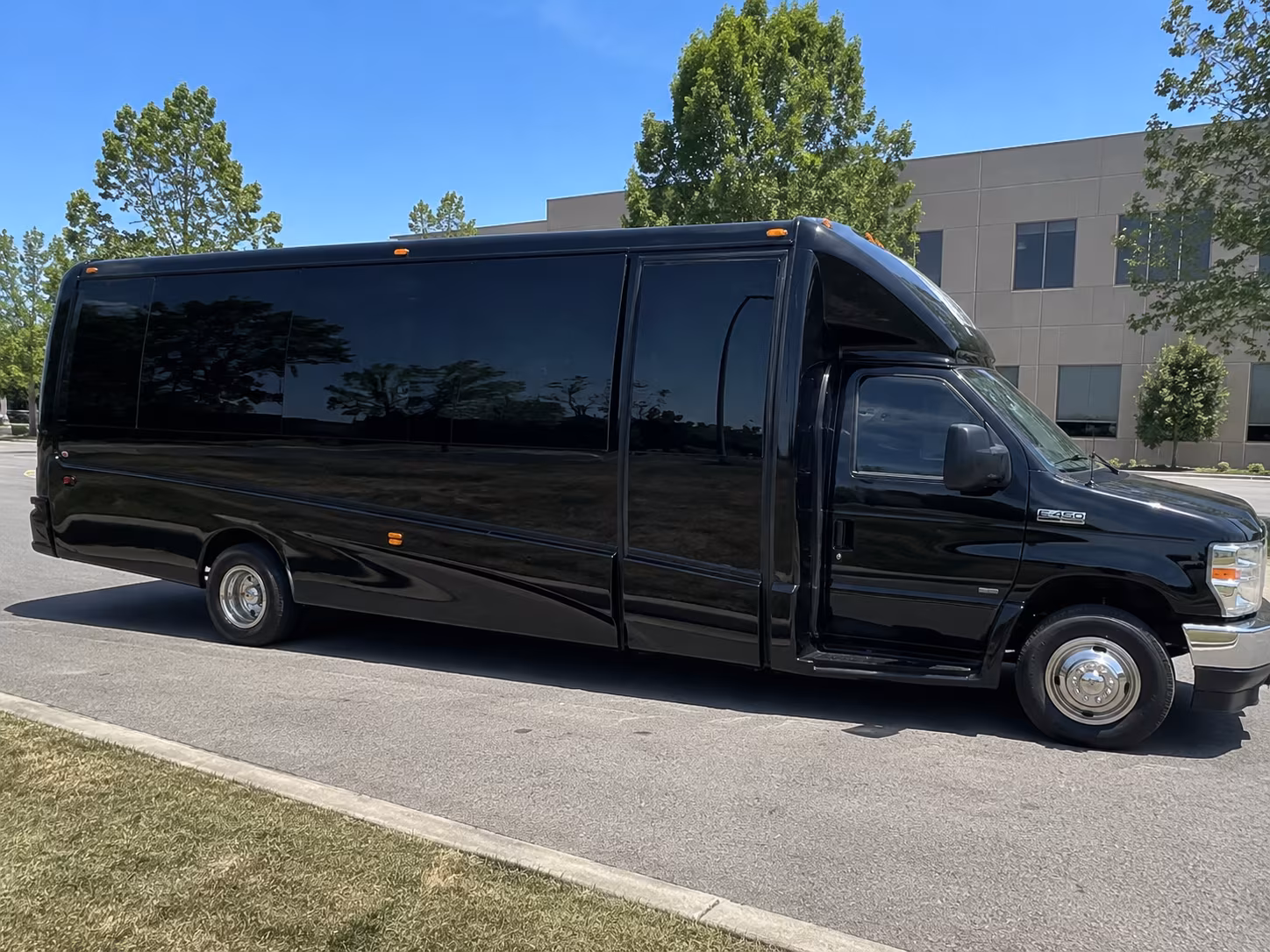 Kansas City Winery Tour & Pub Crawl Transportation party bus exterior