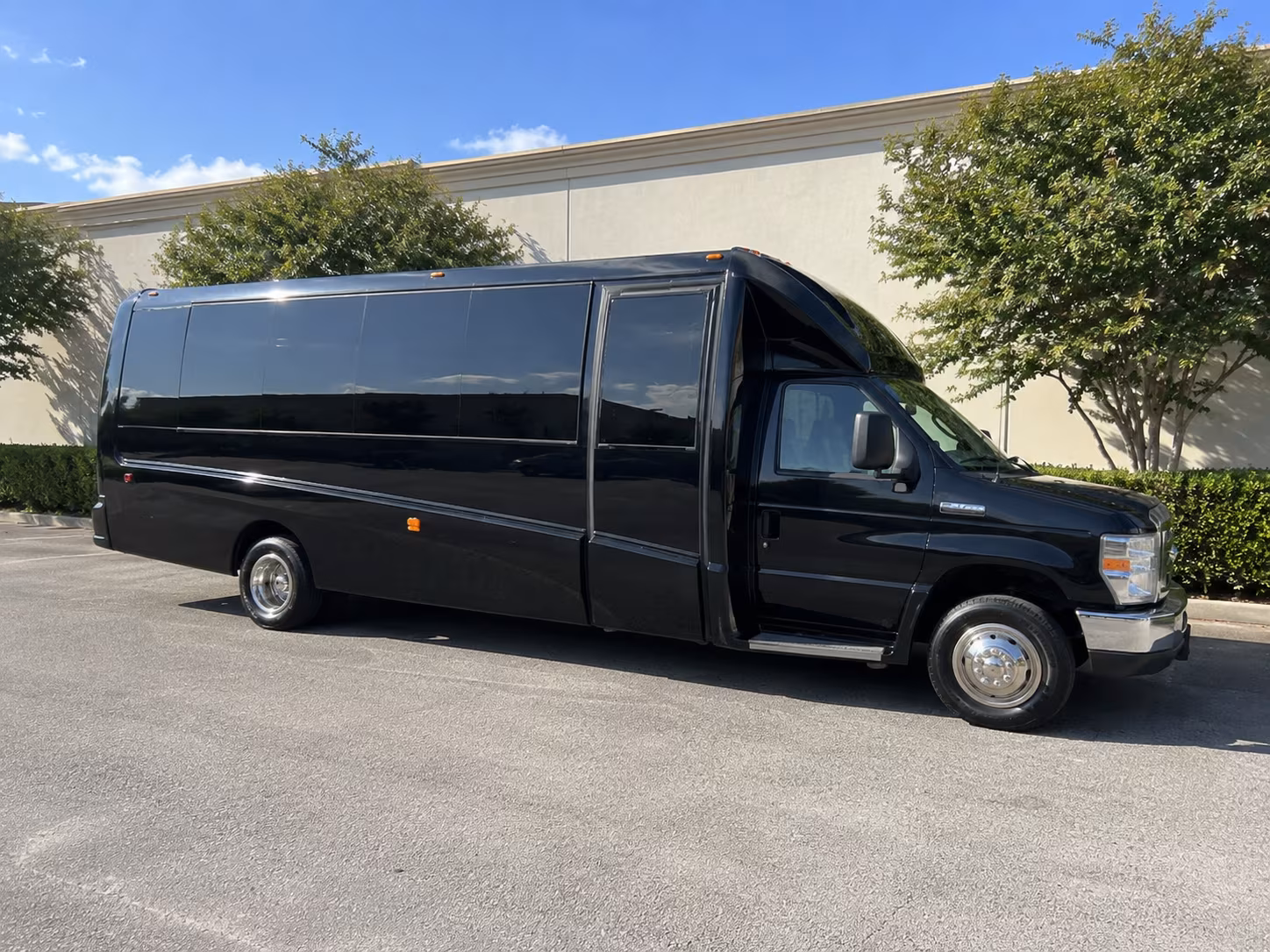 Kansas City Winery Tour & Pub Crawl Transportation group transportation